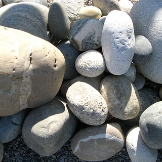 Galet gris rivière 50/200 pour massifs et piscines naturelles