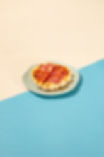 Waffle de salami y queso