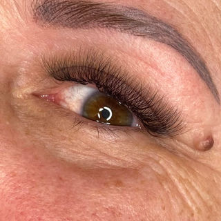 ashlynn lash extensions.jpg