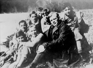 The Battle Over Dietrich Bonhoeffer