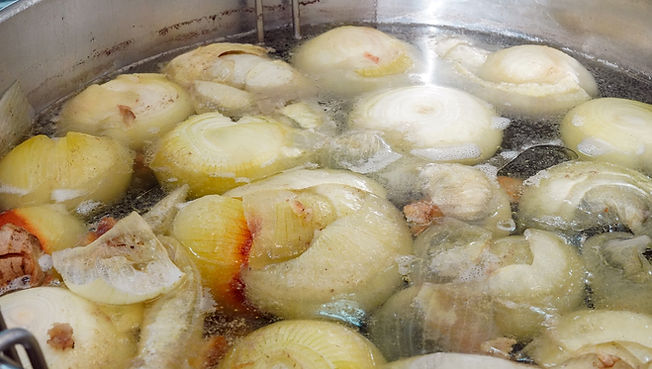 多種食材經8小時熬製的湯頭