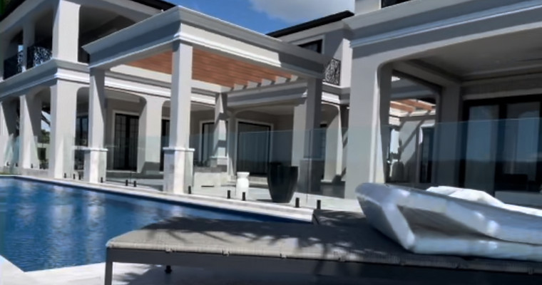 Gold Coast outdoor pool mansion