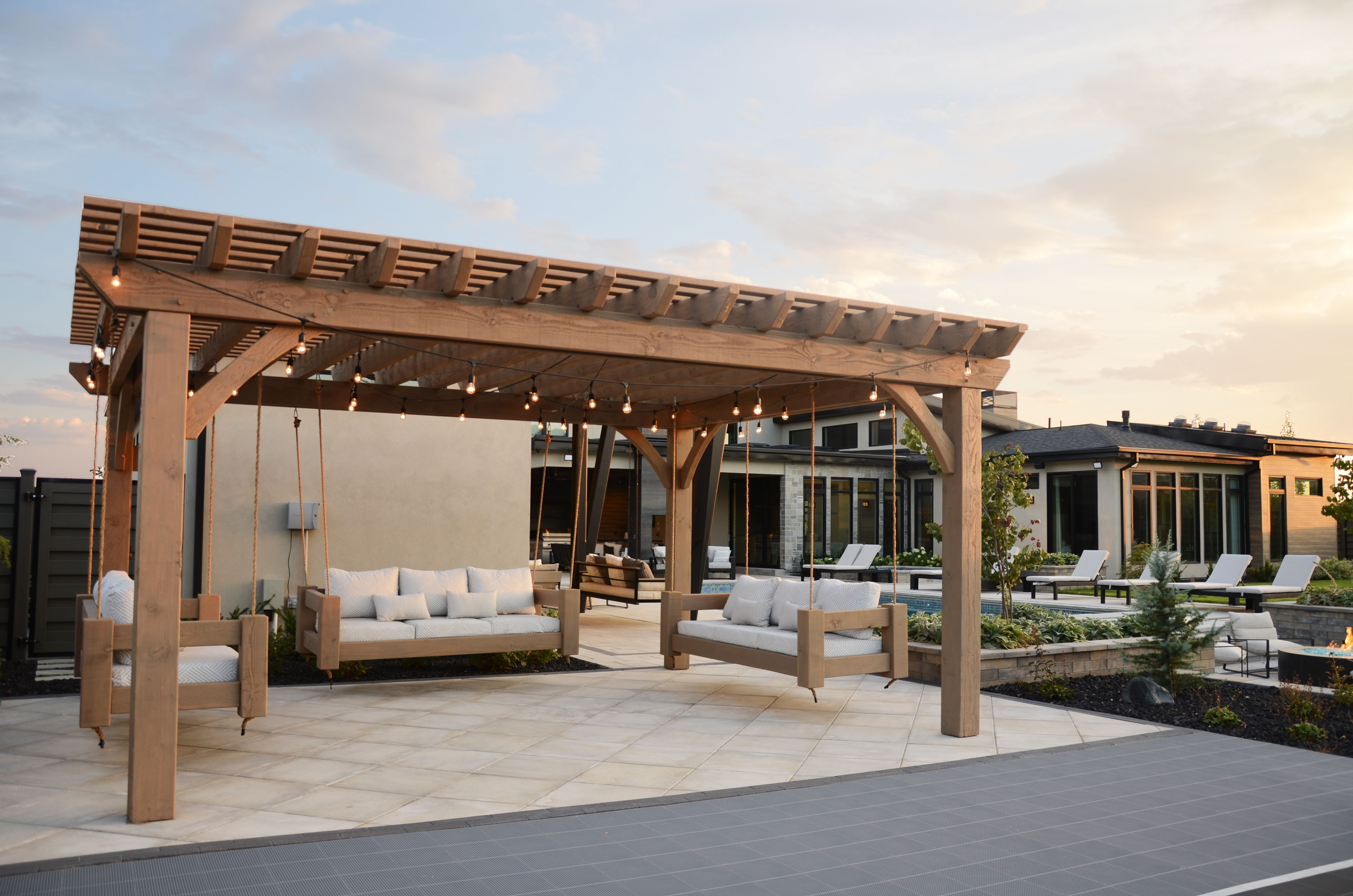 KINGSTON PERGOLA