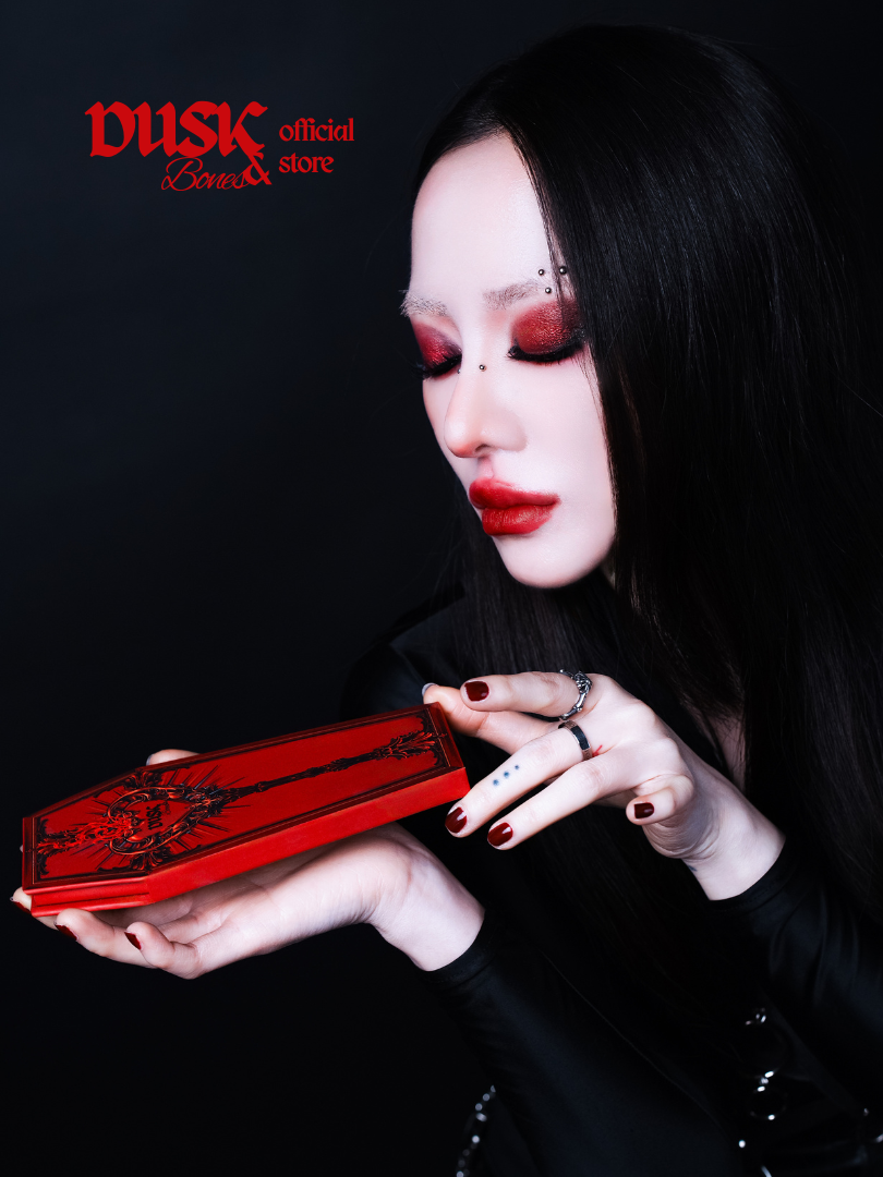 Thumbnail: Dusk & Bones Eyeshadow Palette