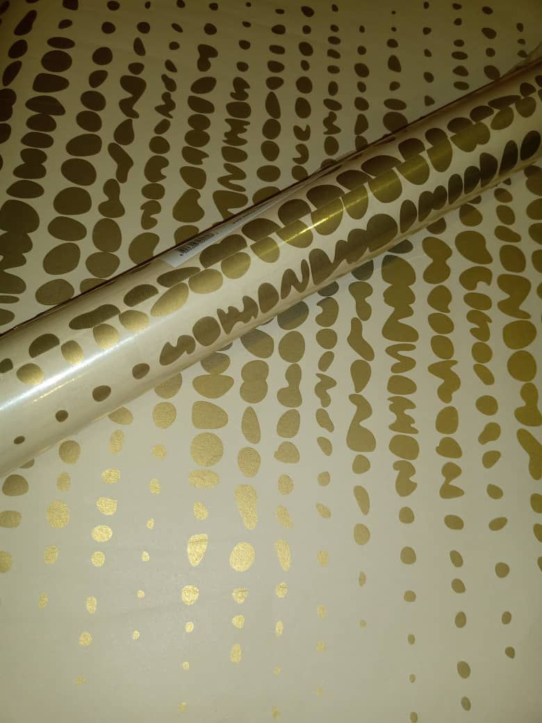 Spotted gold wallpaper