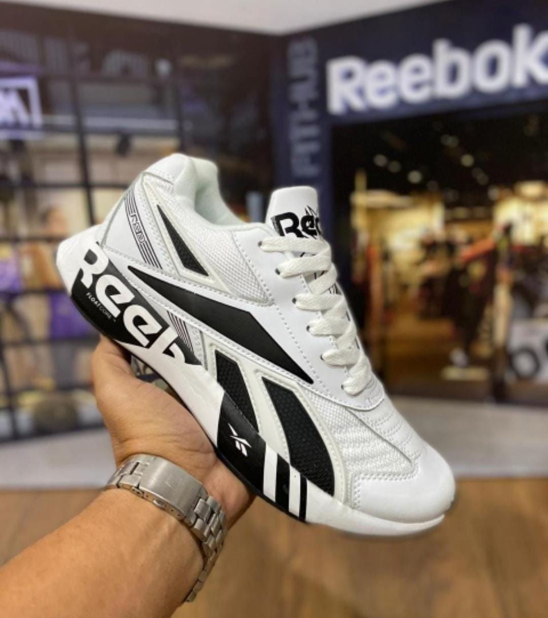 Tenis marca Reebok