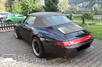 Schwarzer Porsche 911 Cabrio wird begutachtet von einem Kfz Gutachter von Kfz Gutachter 24 Heidelberg für ein Oldtimergutachten