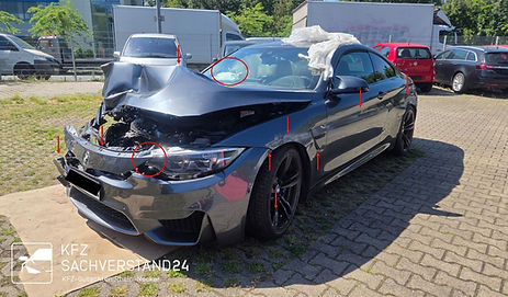 BMW M4 Competition wird nach einem Unfall begutachtet von einem Kfz Gutachter von KFZ Guta
