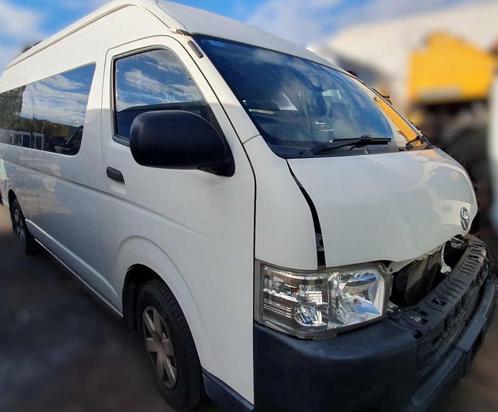 Thumbnail: Toyota Hiace Commuter 2016