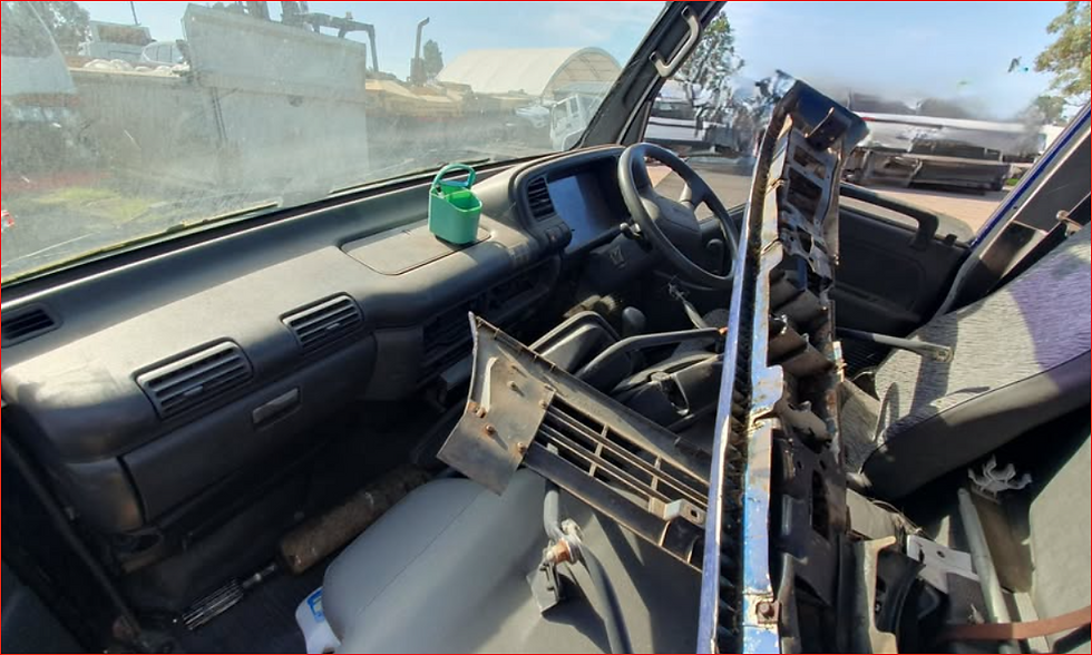 Thumbnail: Isuzu NKR66 1999