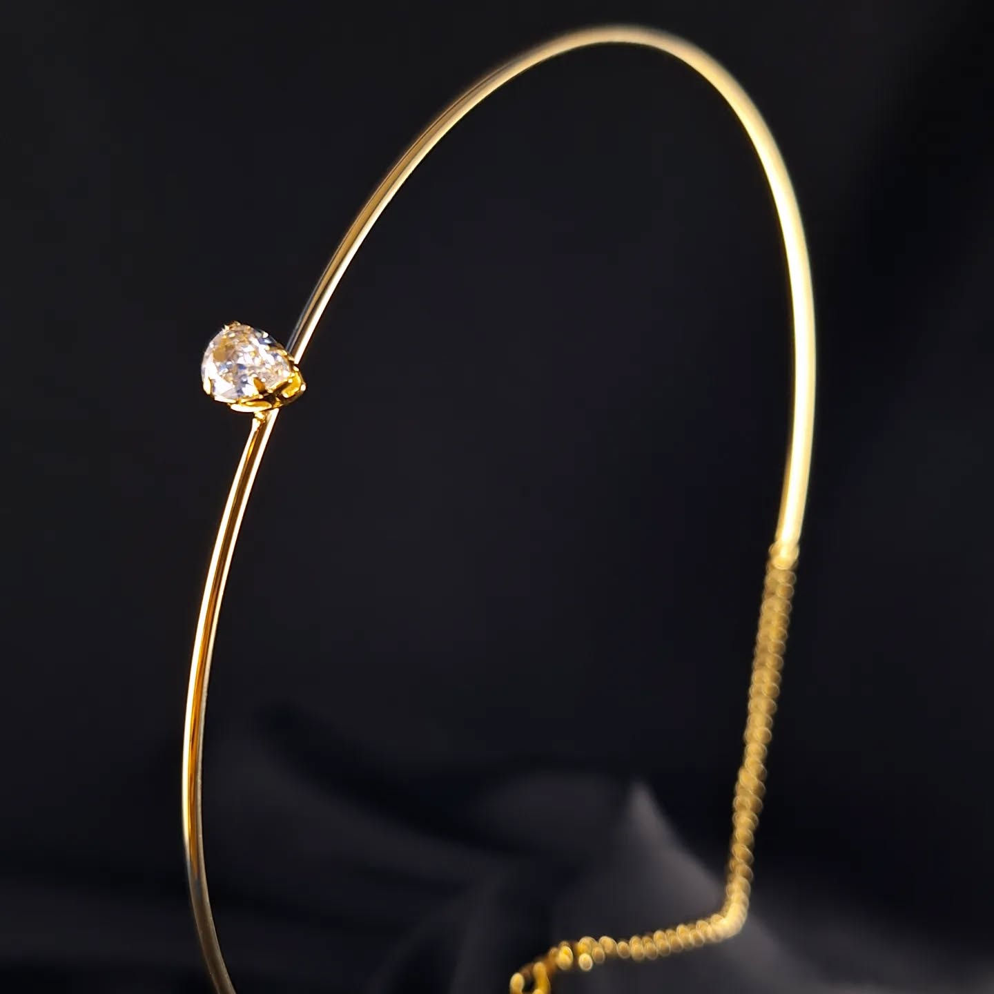 Choker em aro com pedra em gota - banhada em ouro