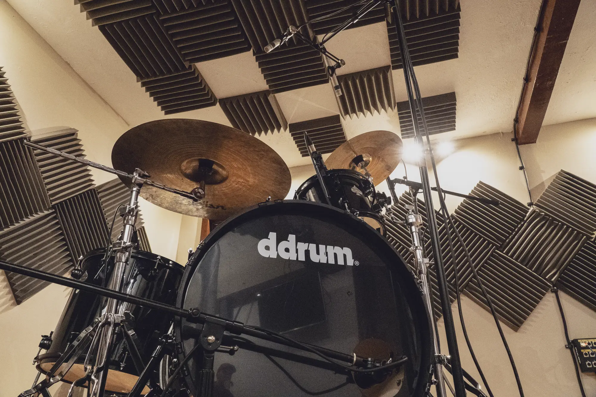 DRUMBOTTOMFRONTWEB.webp