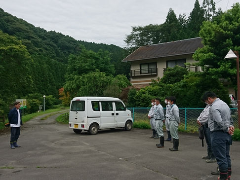 漁協協賛企業によるヤマメ放流
