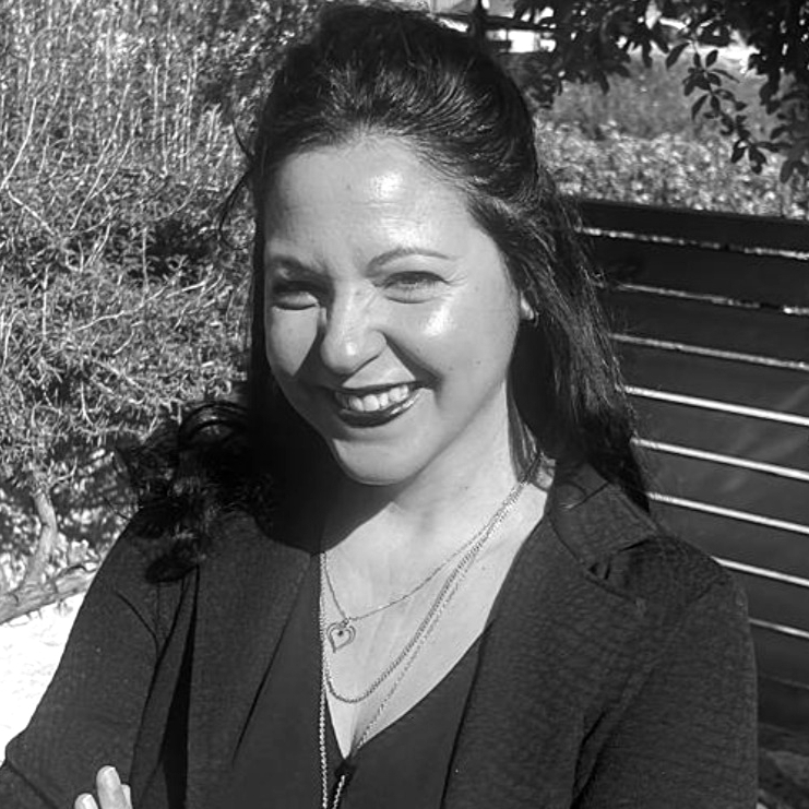 נעמי חלמיש- מנהלת שיח ברשת וכתיבת תוכן_edited.jpg