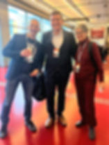 Carmen Rial ao lado de Enrico Michelini e Jakub Vavrovisky