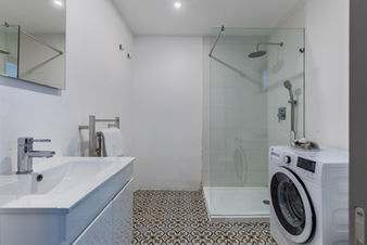 Larssen Bathroom.jpg