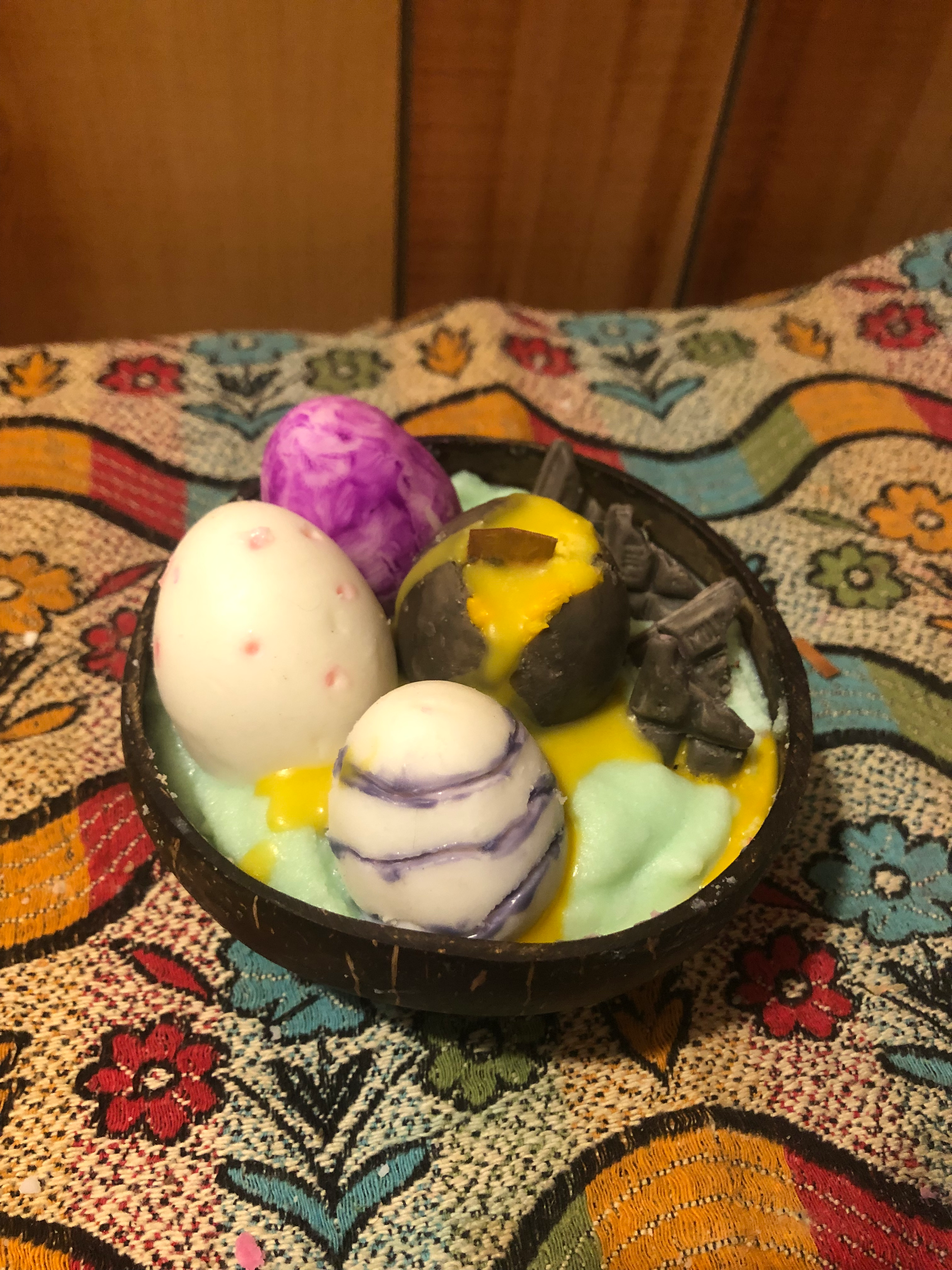 Highly scented Easter basket soy candle