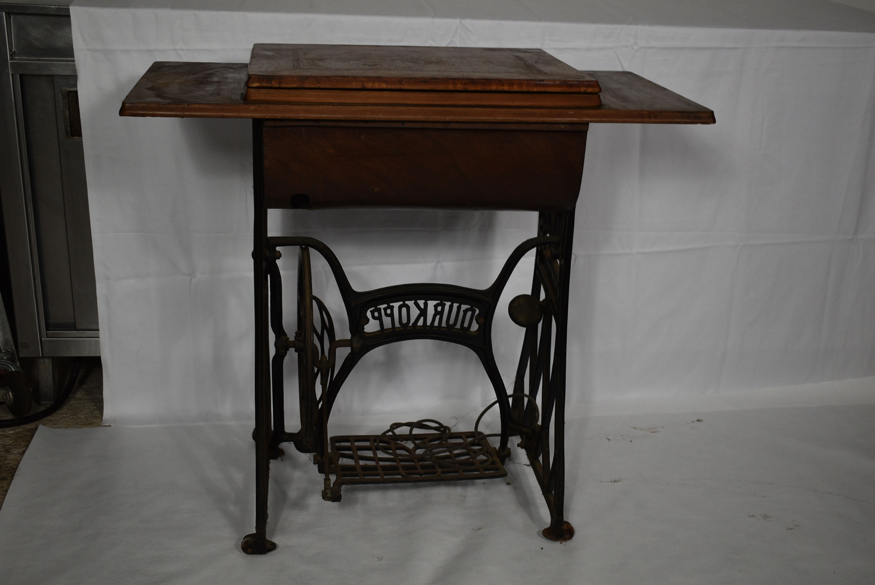 Machine à coudre N°02