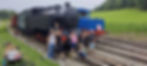 Díky této super partě se za jeden den povedlo natřít celou lokomotivu. Díky