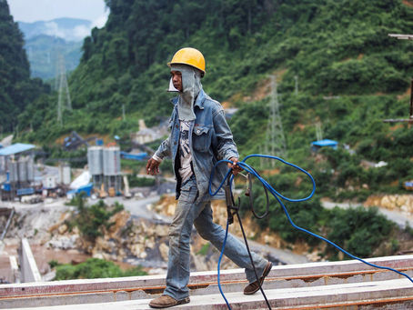 [中英翻譯練習]Laos's growing default risk 老撾債務違約風險上升