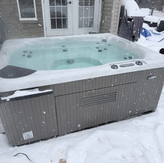 beachcomber_hot_tub_snow_day