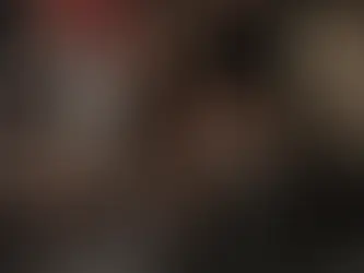 Esta imagem mostra uma manifestação na Avenida Paulista, em São Paulo, contra uma operação policial no Rio de Janeiro. 