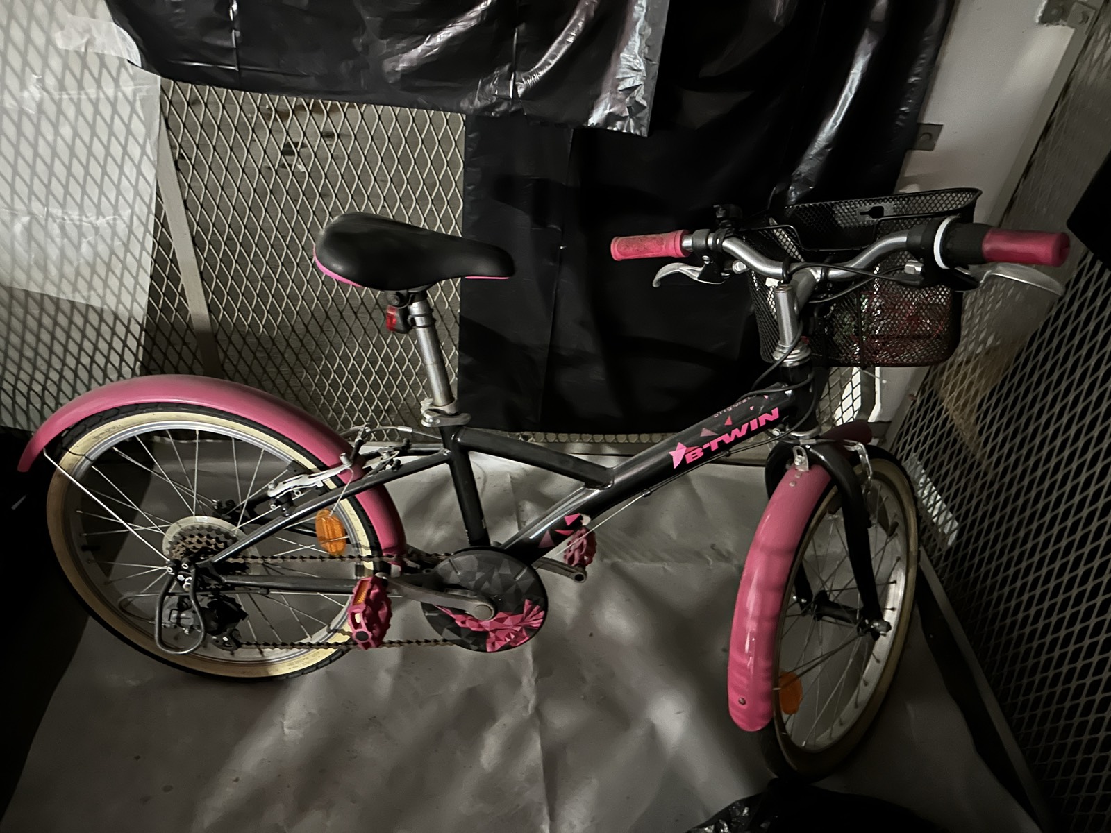 Vélo enfant B'Twin noir et rose