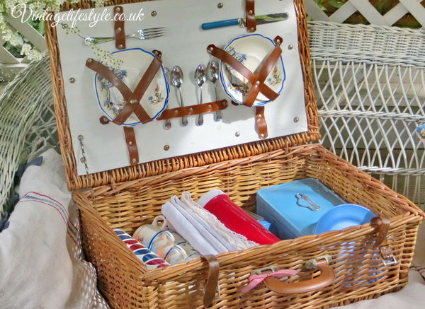 Thumbnail: Picnic Basket Hamper