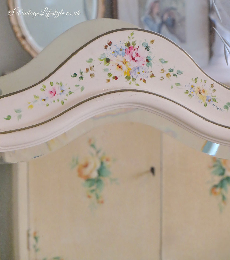 Thumbnail: Exquisite Hand Painted Triple Mirror