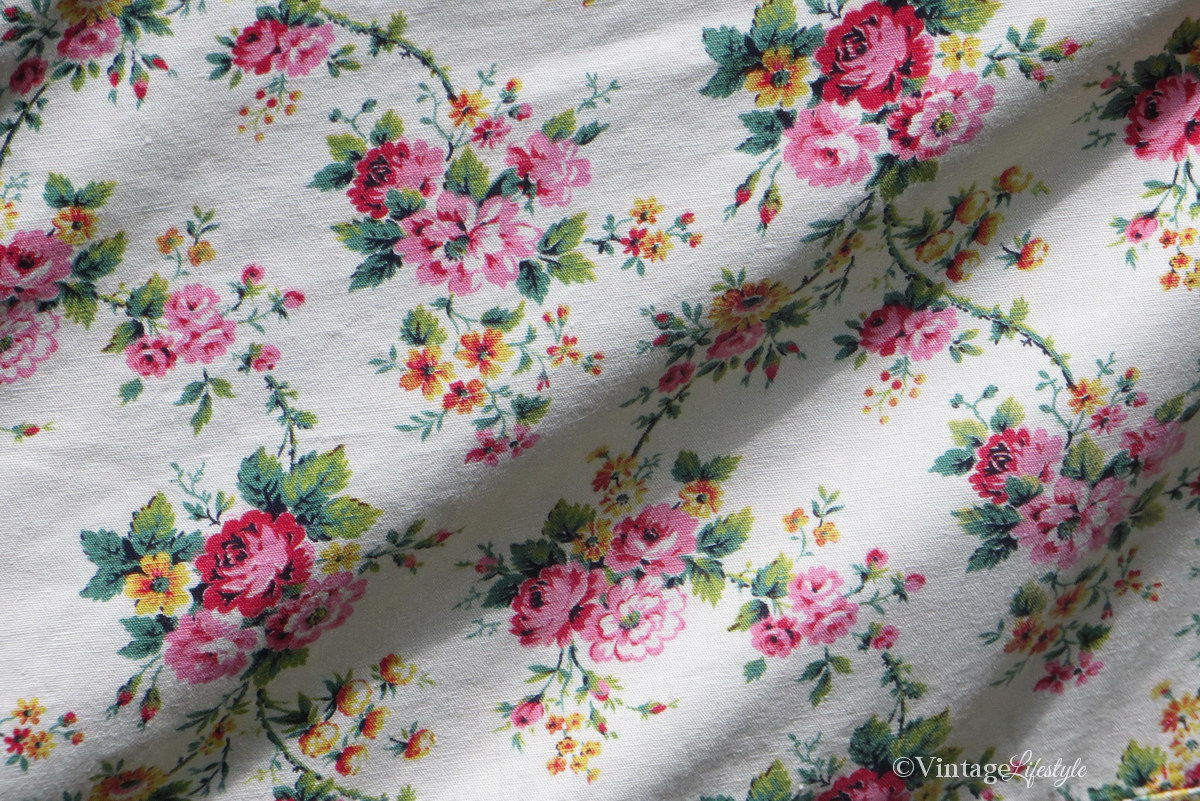 French Roses Bedcover close up