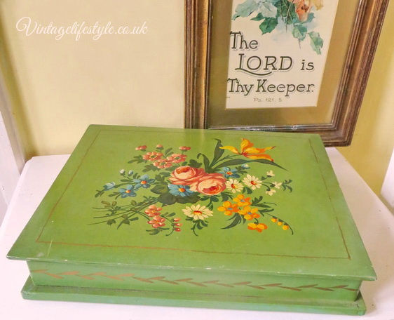Thumbnail: Lid French floral vintage box