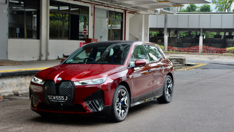 BMW IX Singapore Review 2022 - xDrive40i Sport (A)