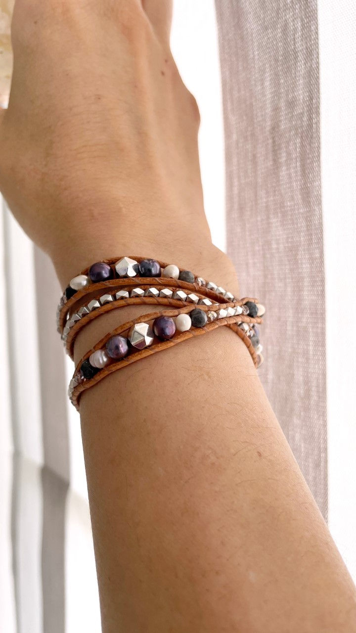 Miniature : Bracelet Wrap Vintage Arwen pierres naturelles perles de culture femme 3 tours porté