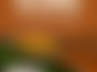 Imagem promocional do Taiocas Restaurante com fundo alaranjado e a frase 'Onde almoçar em Curitiba – comida caseira, saudável e com sabor de verdade'. Em destaque, uma tigela de salada fresca de pepino, tomate e cebola sobre um buffet com pratos variados.