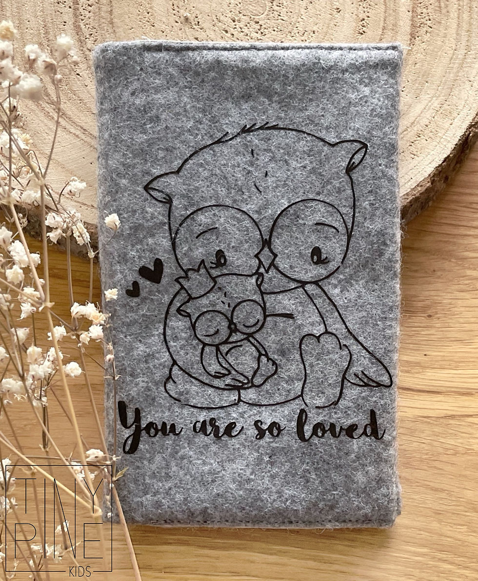 Miniaturbild: Mutterkindpasshülle Eule  „you are so loved“