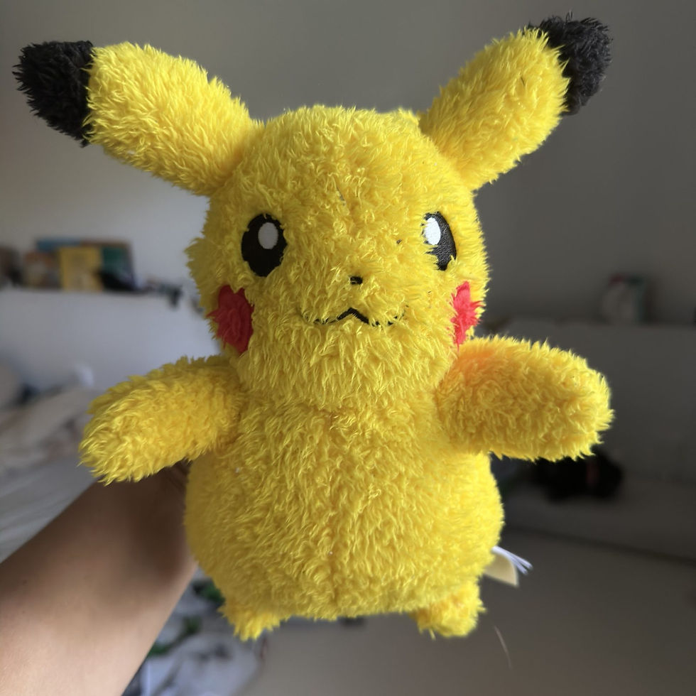Pikachu-Kuscheltier mit aufgestickten Augen