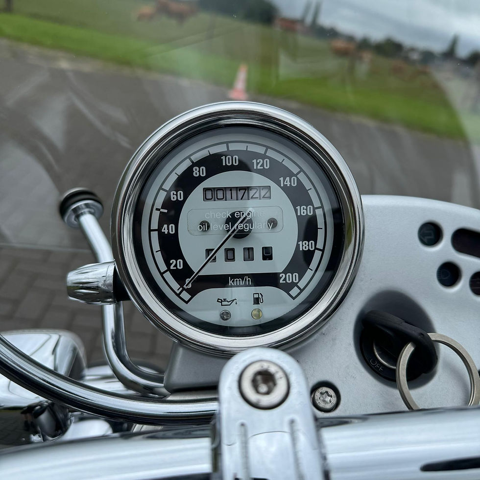 Thumbnail: BMW R1200C