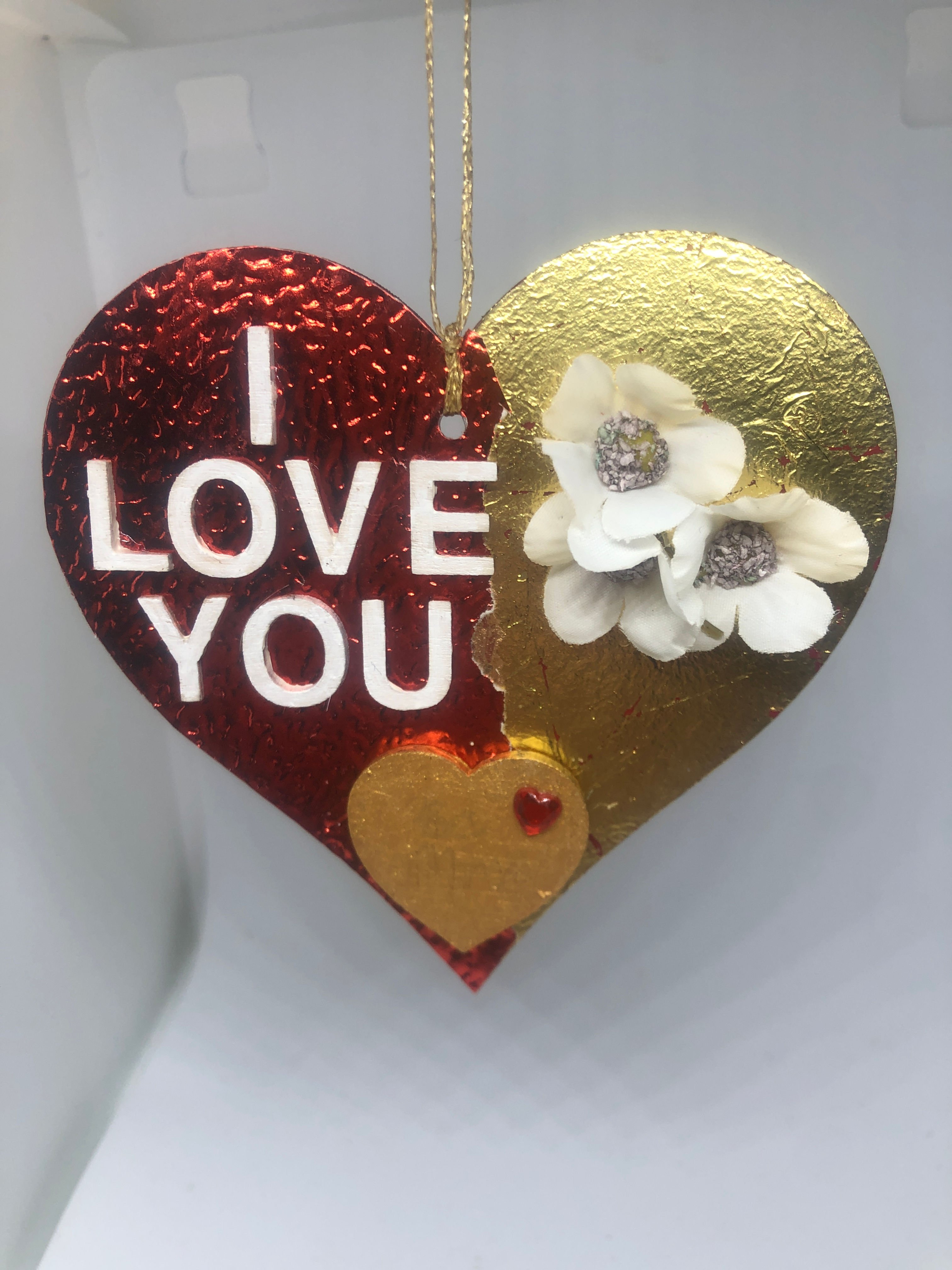 'I LOVE YOU’ hanging heart