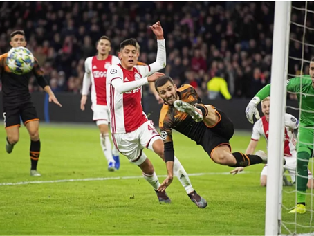 El Ajax fija precio por Edson Álvarez ante el interés de grandes equipos europeos