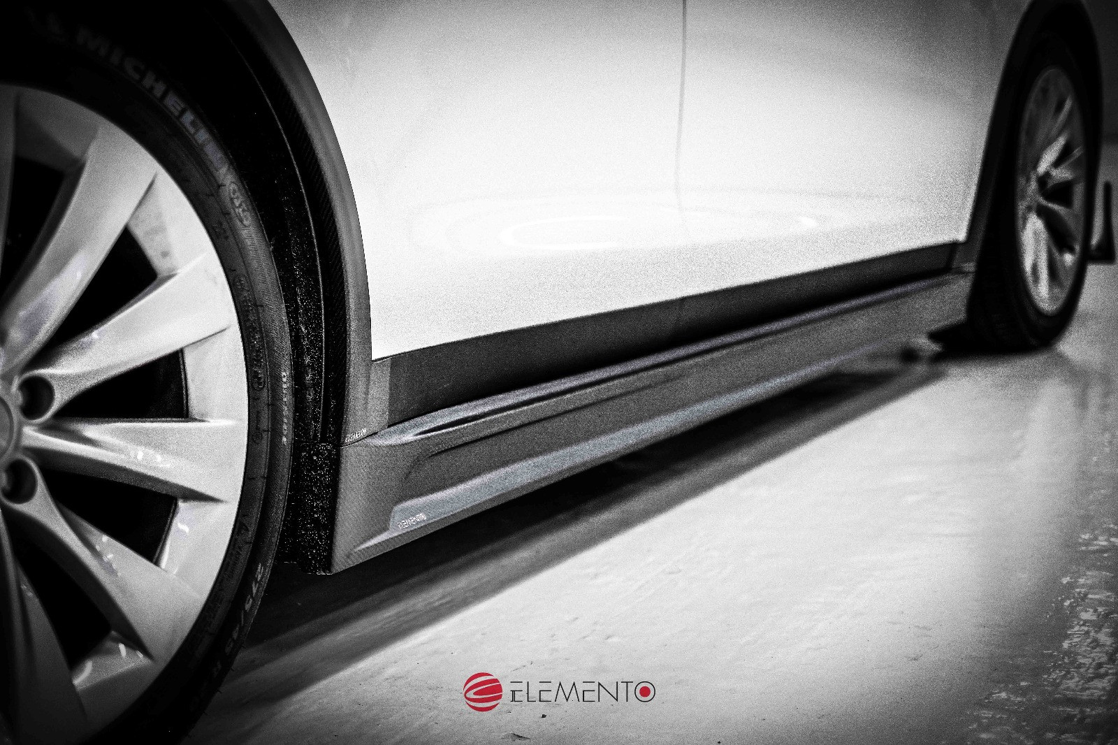 Tesla Model X - Side Skirt