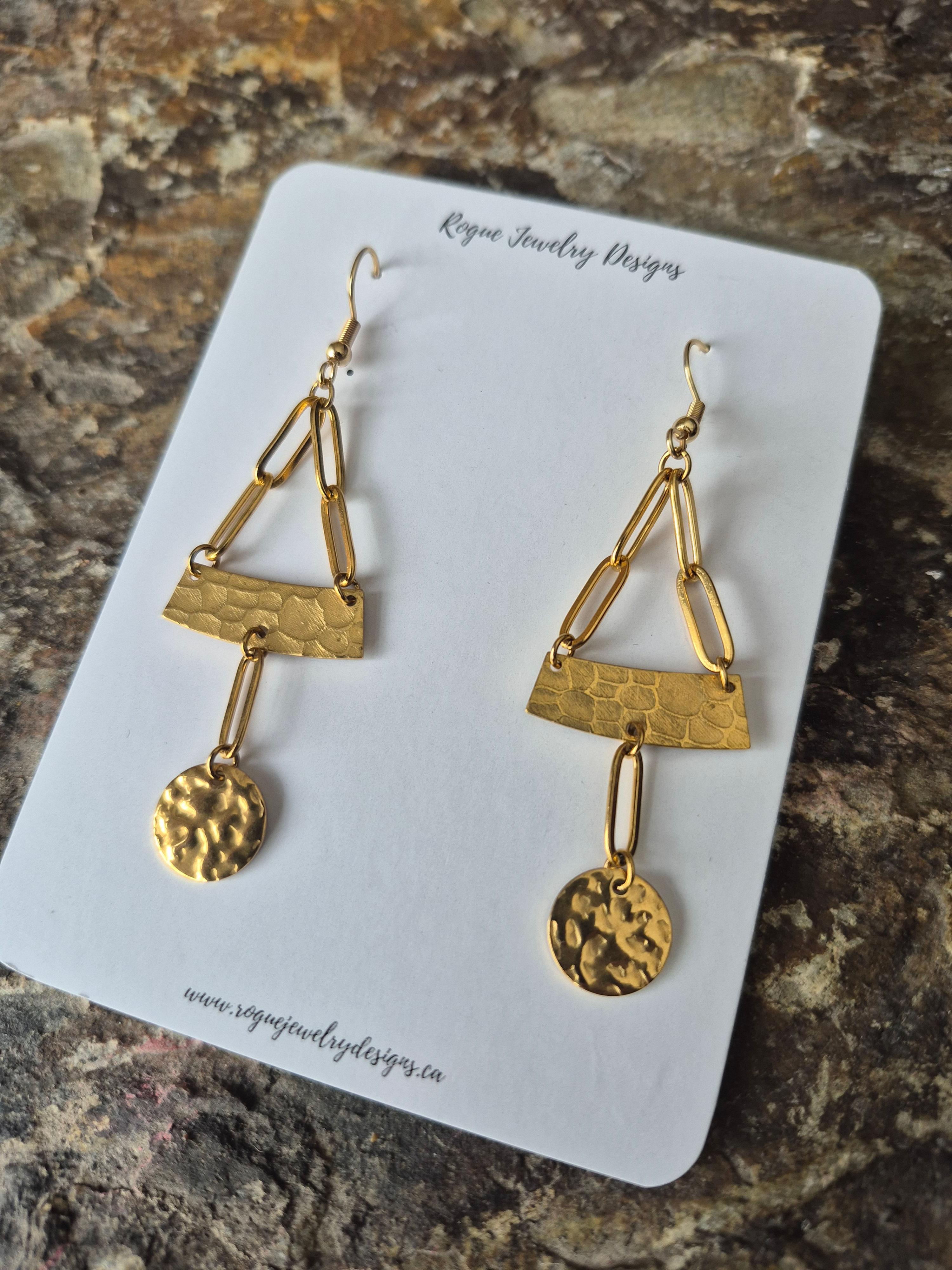 Hammered gold earrings 