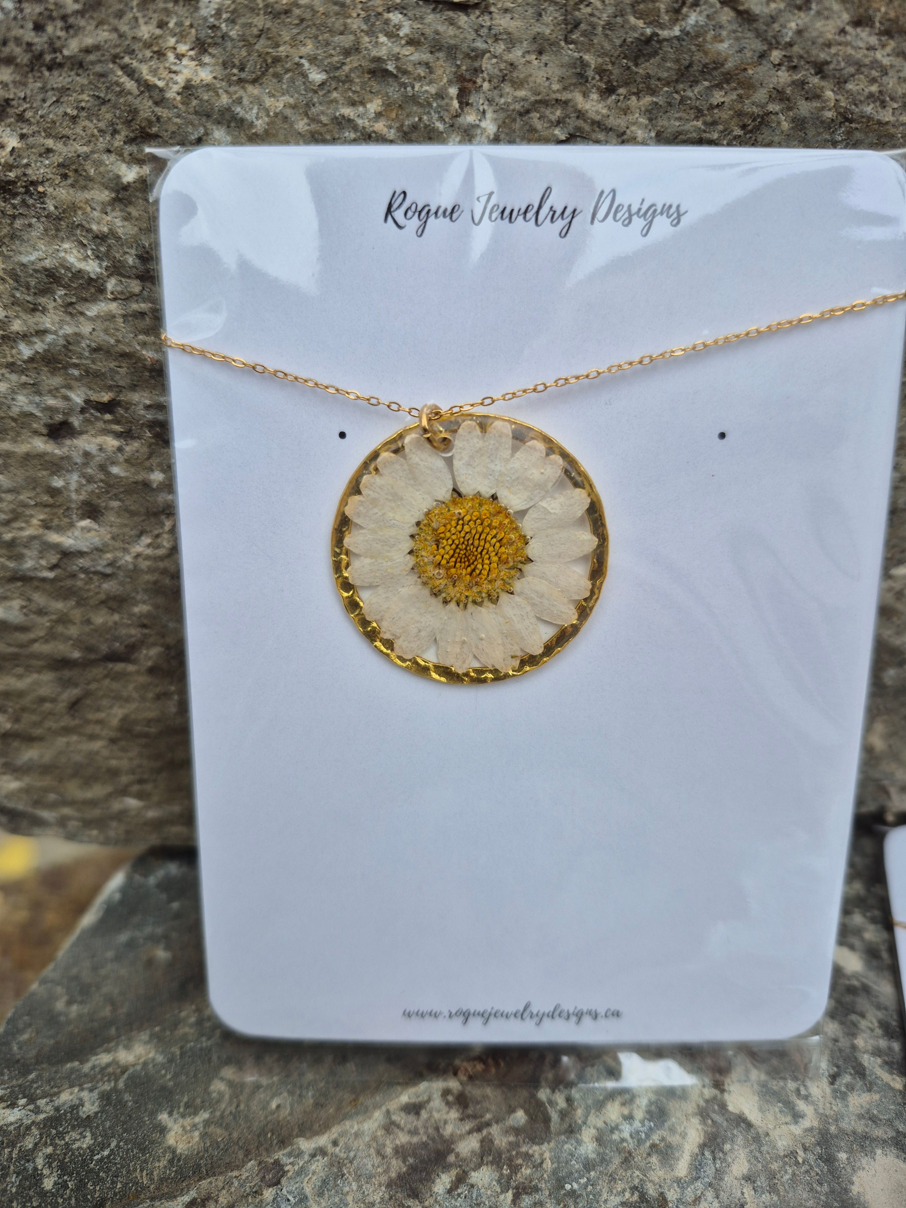 Daisy necklace 