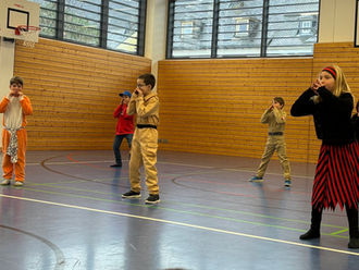 12.02.26 Buntes Treiben in der Cusanus-Grundschule