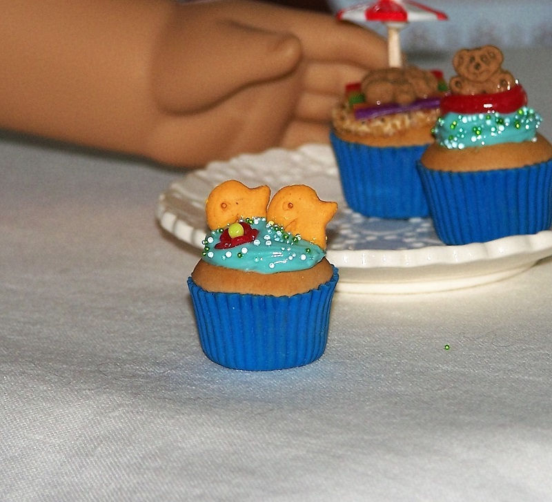 Thumbnail: Beach Bum Bears Cupcakes Set