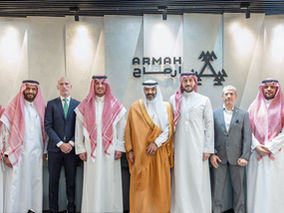 وزير الاتصالات وتقنية المعلومات يزور أرماح الرياضية ويطلع على مبادراتها في التحول الرقمي
