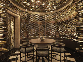 ارتشف، تعلّم، وعِش التجربة في بار سانت ريجيس