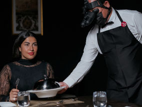 فندق باب القصر يحتفل بالذكرى السنوية الثالثة لإطلاق تجربة "تناول الطعام في الظلام" في "فريش بيزل"