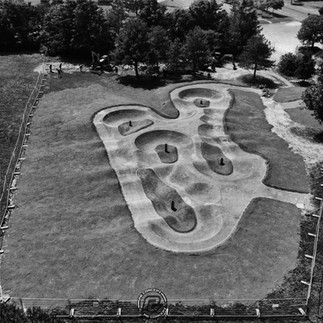 Pumptrack : le modelage de la piste, une étape clé de la construction