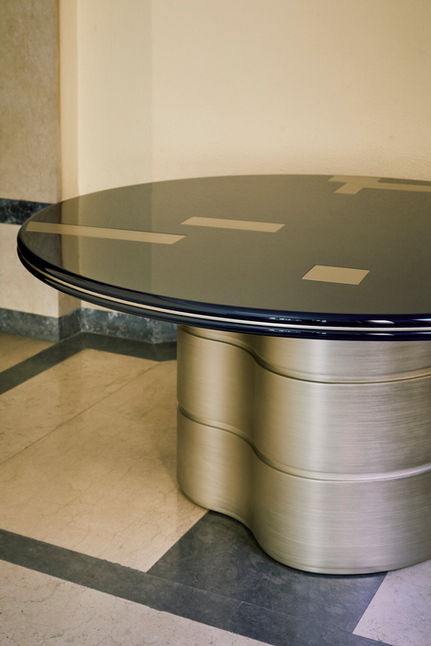 Monography, Antibes Table