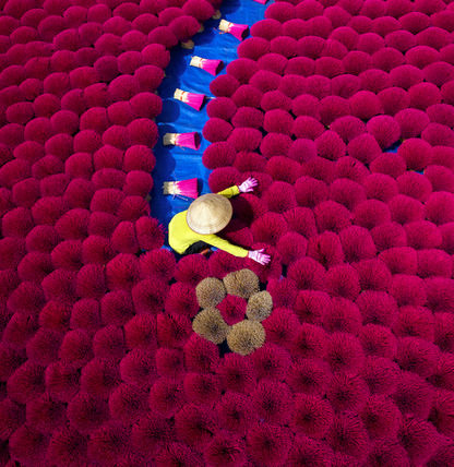 Drying incense sticks in Quang Phu Cau village